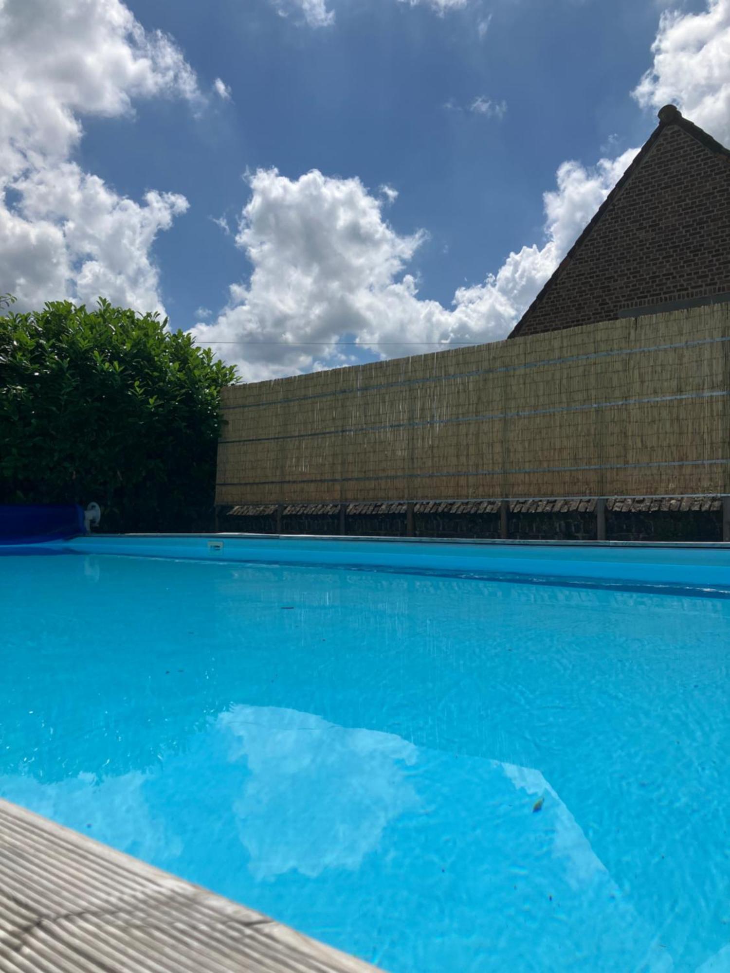 La Canopee Lecelles Bagian luar foto